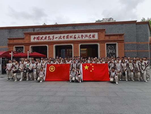 探索魔都　筑梦中国——赌球平台高二年级西藏班开展研学旅行活动